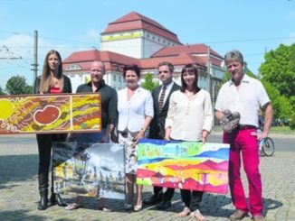 Doreen Wolff, Carsten Linke, Viola Klein, Yosi Losaij und Ulrich Eißner mit Charity-Kunst Foto: Th. Wolf