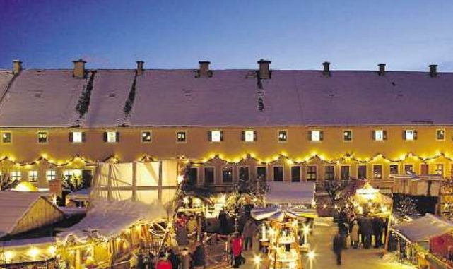 Historisches Flair atmet nicht nur der Weihnachtsmarkt auf dem Königstein, sondern beispielsweise auch der CanalettoMarkt in Pirna. Foto: Festung Königstein GmbH