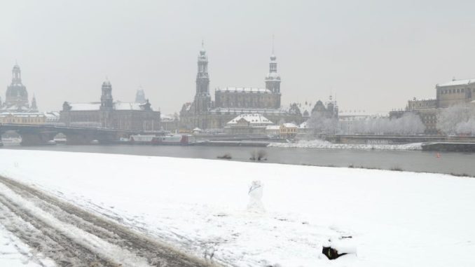 Auch wenn wir heute noch schwitzen - das Thema Weihnachten in Dresden ist jetzt schon präsent. Foto: DAWO