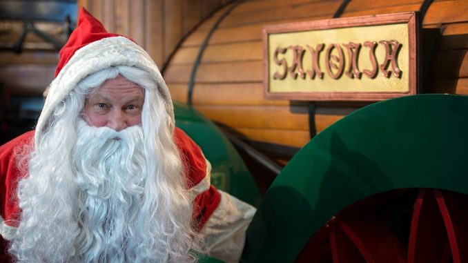Der Weihnachtsmann freut sich auf die Besucher im Verkehrsmuseum. Foto: PR