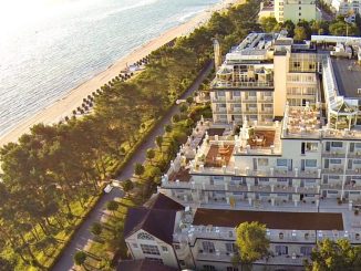 Das Rugard Strandhotel befindet sich an einer spektakulären Kulisse. Foto: PR