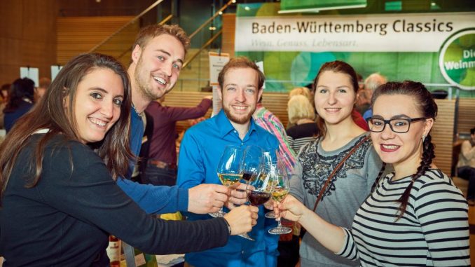 Ein Gläschen guten Wein mit Freunden genießen: Das geht bei den Baden-Württemberg Classics. Foto: PR