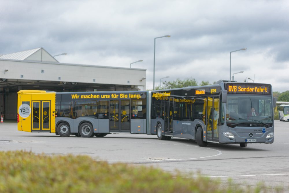 Unterwegs mit Bus und Bahn: Für Schüler gibt es besondere Angebote. Foto: Norbert Neumann