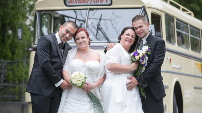 Kristina (29) und Stefan König (29, links) und Patricia (33) und Torsten Hoppe (32) heirateten am 17.07.2017. Foto: Steffen Füssel