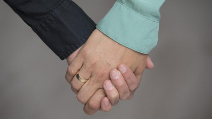 20 bis 30 Anfragen gibt es bisher in Sachsen zur Ehe für alle. Foto: Jörg Sarbach/Archiv