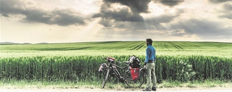 Mit dem E-Bike eroberte sich der Fotograf seine unbekannte Heimat – hier in Thüringen. Foto: Maximilian Semsch