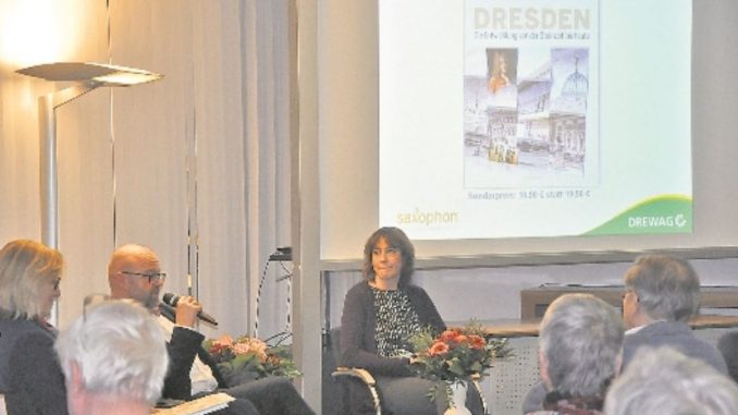 Mit Journalistin Bettina Klemm (li.) und SZ-Lokalchefin Claudia Schade plauderte Thomas Kübler. Foto: Una Giesecke