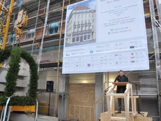 Baubürgermeister Raoul Schmidt-Lamontain hielt zum Richtfest des "Au petit Bazar" eine Ansprache. Foto: Una Giesecke