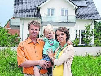 Wer eine neue Immobilie sucht, der darf derzeit noch mit keinen sinkenden Preisen rechnen. Foto: djd/www.musterhaus.de