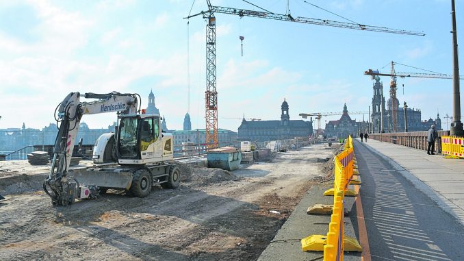 Noch bis zum 31. März sollen die Bauarbeiten auf der Augustusbrücke andauern. Foto: Thessa Wolf