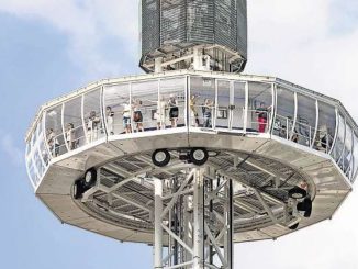 Ein Erlebnis: Mit der Gondel in 72 Meter Höhe über der Stadt schweben und die Aussicht genießen - Stadtfest Dresden 2018. (Foto: (C) Skyliner GmbH)