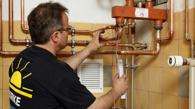 Heizungstausch Mit einer neuen Heizungsanlage können Verbraucher bares Geld sparen.