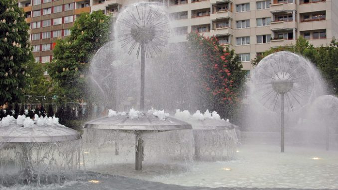 Pusteblumenbrunnen auf dem Albert-Wolf-Platz. Foto: Jochen Hänsch