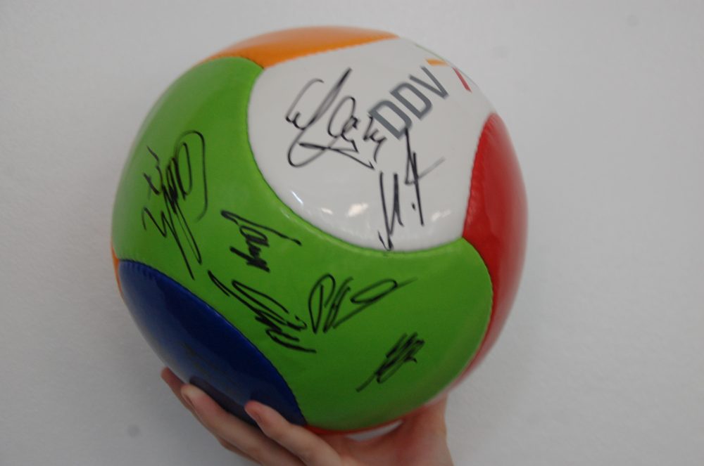 Dynamo Ball mit Autogrammen