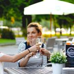 Im Café Milchmädchen in Dresden Gruna kann man sich gemeinsam mit seinen Freundinnen treffen und den Arbeitstag entspannt ausklingen lassen (Foto: Christian Chalupka)