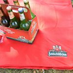 DAWO! verlost 6 "Feldi-Pakete" zur Kaisermania 2018 bestehend aus 2 Flaschenöffner, 6er Pack Feldschlösschen und eine bestickte Picknickdecke. (Foto: Juliane Zönnchen)