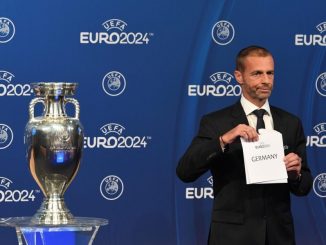 Aleksander Ceferin, Präsident der UEFA, zeigte heute ein Blatt mit der Aufschrift «Germany». (Foto: Soeren Stache/Archiv dpa)