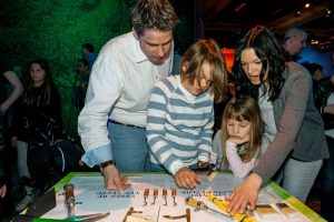 Spaß für alle Familienmitglieder - auch etwas Kunde der Archäologie zeigt die Dinoworld Ausstellung. (Foto: Rainer Christian Kurzeder)