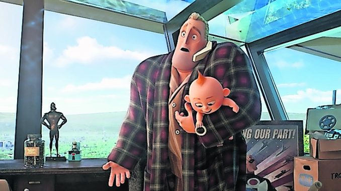 Vater Bob alias Mr. Incredible mit Jack-Jack (Foto: Walt Disney)