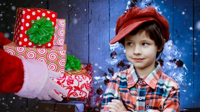 Mit Geschenken im Schuhkarton kann man Kindern auch in diesem Jahr ein Lächeln zum Weihnachtsfest auf die Lippen zaubern. (Foto: pixabay)