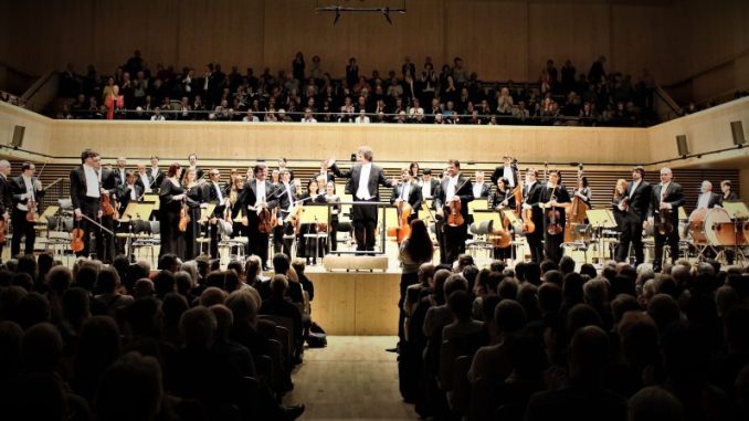 Prague Royal Philharmonic unter der Leitung von Dirigent Heiko Mathias Förster.