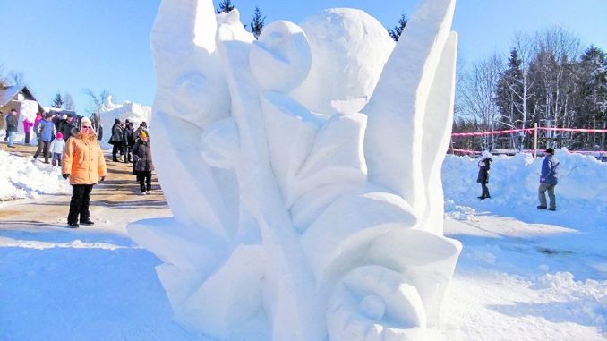 Skulpturen aus Schnee und Eis werden in den nächsten Tagen wieder viele Besucher nach Neuhermsdorf locken.
