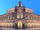 Das Silvesterkonzert der Sächsischen Staatskapelle unter Dirigent Christian Thielemann wird aufgezeichnet und am 31. Dezember im ZDF ausgestrahlt.