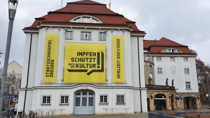 Im Rahmen von "Impfen schützt auch die Kultur" gibt es am Wochenende eine Impfaktion im Staatschauspielhaus und in der Semperoper Dresden.