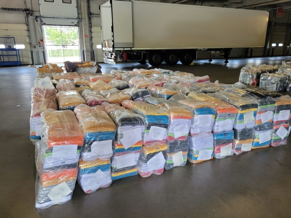 Zoll beschlagnahmt gefälschte Waren in Millionenhöhe