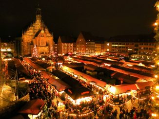 Auf dem Nürnberger Christkindlesmarkt befinden sich alljährlich über 180 Verkaufsbuden. Mit rund zwei Millionen Besuchern jährlich zählt er zu den größten Weihnachtsmärkten Deutschlands.