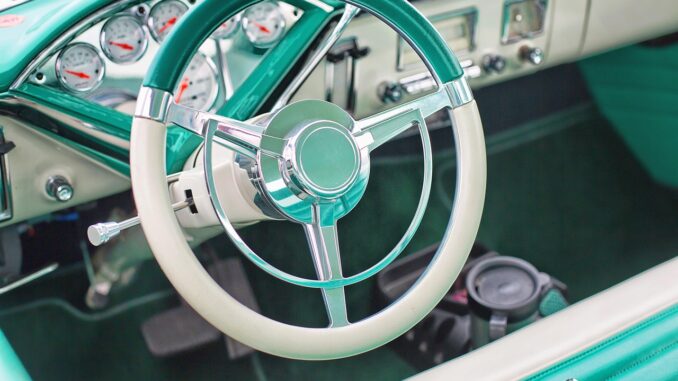 vintage-car-852239_1280