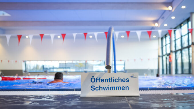 Bad Prohlis Halle. Baden Schwimmhalle Prohlis