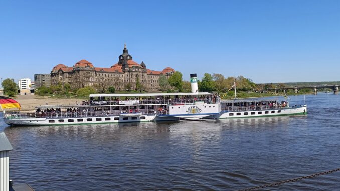 Carolabr&uuml;cke Dampfer
